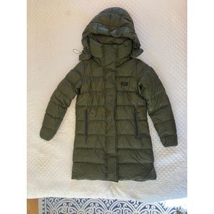 Olive green Nike thigh-length puffer jacket (DOWN)